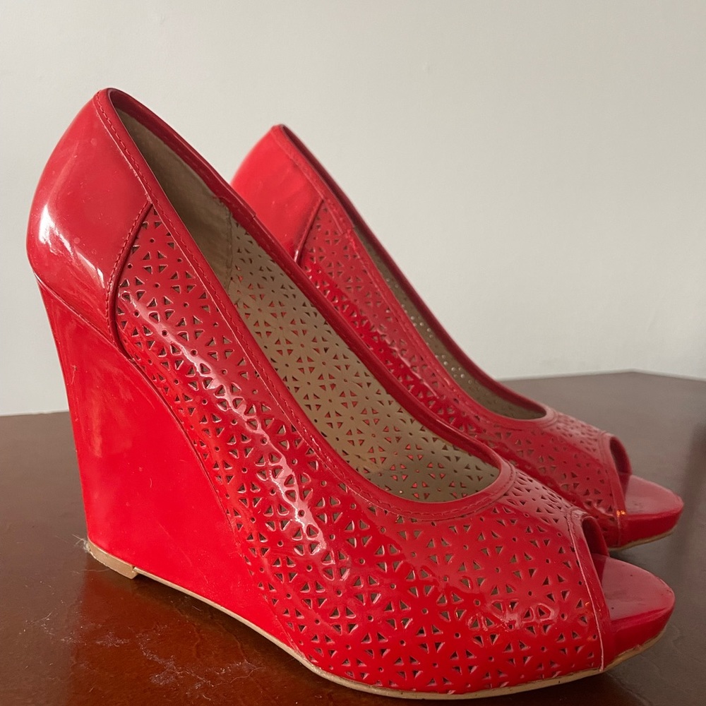 Nine West platform wedge size 8M